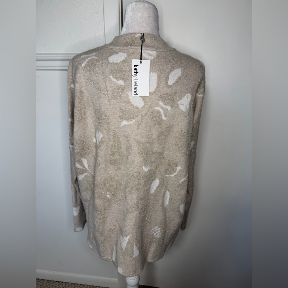 Kathy Ireland Cream Patterned Cardigan with gold buttons size 1X new with tag - Picture 3 of 8